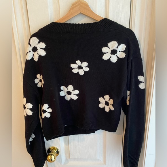Host Pick: H&M Daisy Cardigan - Size Small - Picture 3 of 3